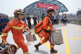 张镇麟谈领结婚证：一些人会在某一瞬间成熟 那一刻感觉责任更多